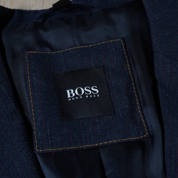 Hugo Boss Navy Blazer Sport Coat with subtle stripes - 44R - Picture 4 of 15